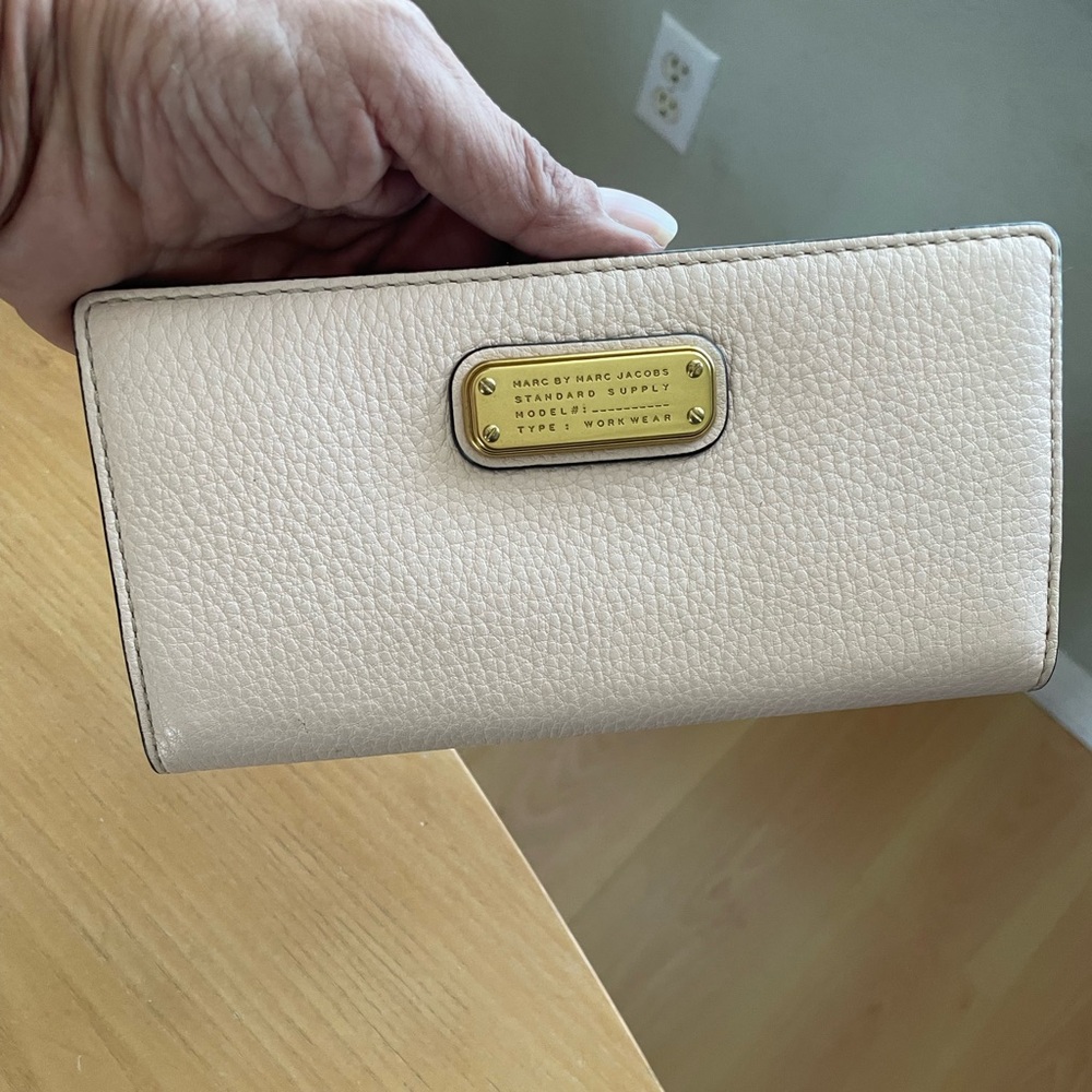 EUC like new Marc by Marc Jacobs Light Pink Pebbled Leather Continental Wallet